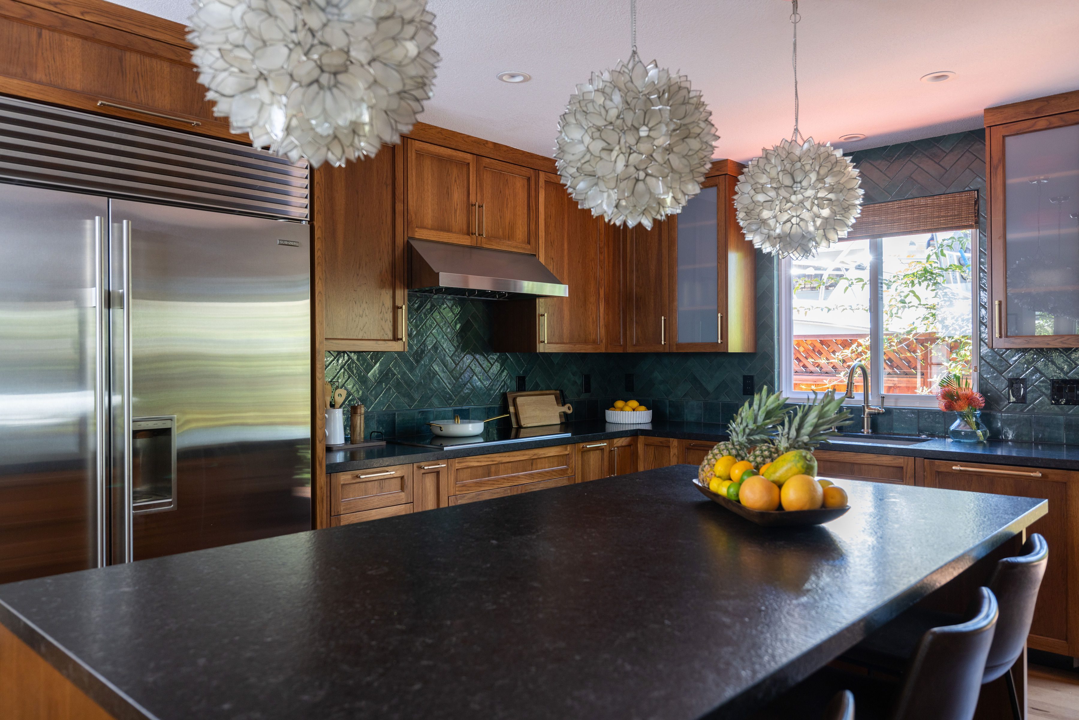 Bold-accent-lighting-can-elevate-the-kitchen