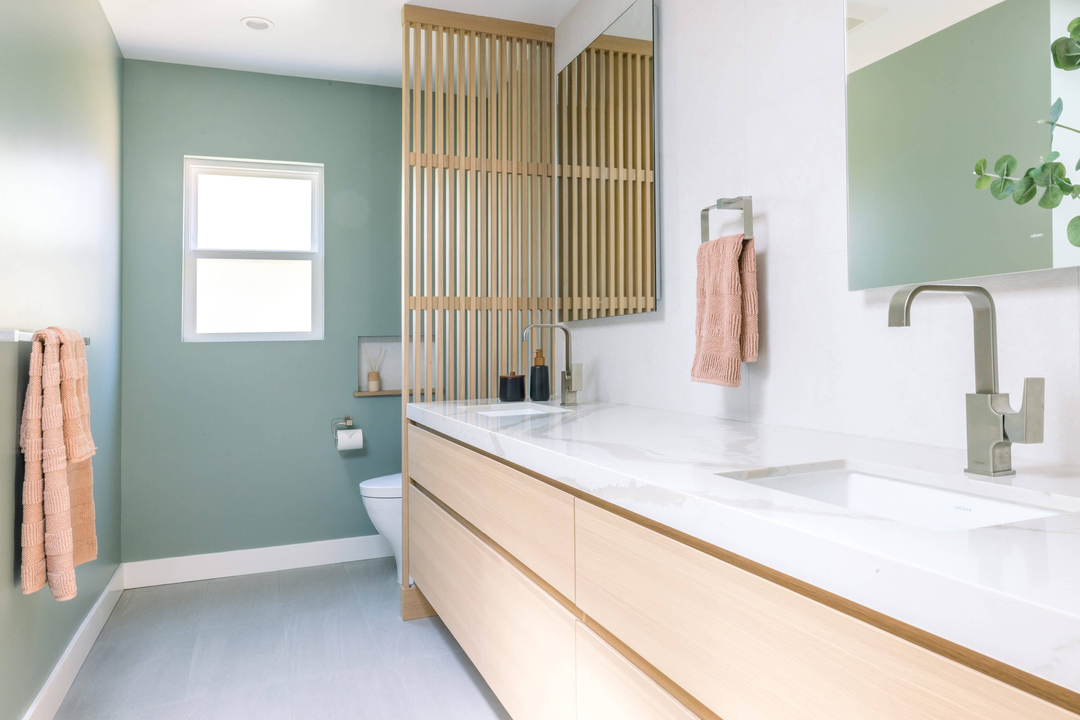 Flow-is-an-important-consideration-in-the-primary-suite-bathroom-layout